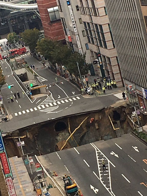 道路陥没